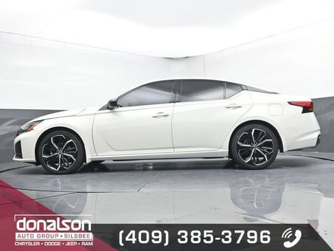 Used 2023 Nissan Altima 2.5 SR FWD image 14
