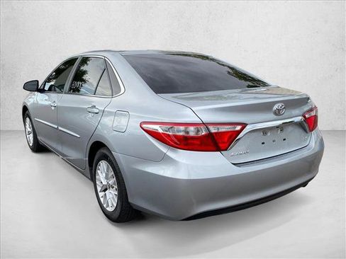 Used 2017 Toyota Camry LE FWD image 9