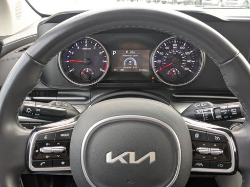 Certified 2024 Kia Carnival LX image 33