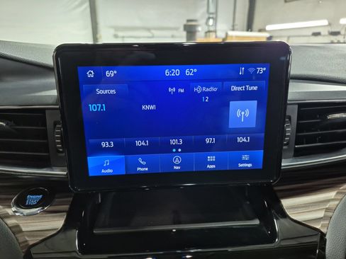 Used 2023 Ford Explorer Limited AWD/4WD image 14
