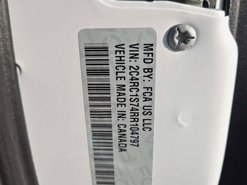 Used 2024 Chrysler Pacifica Limited image 41