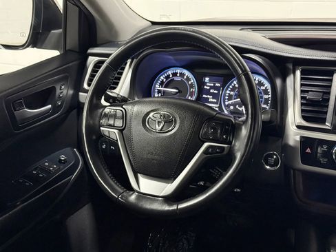 Used 2017 Toyota Highlander Limited Platinum image 23