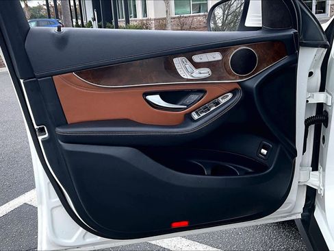 Used 2019 Mercedes-Benz GLC 300 4MATIC image 22