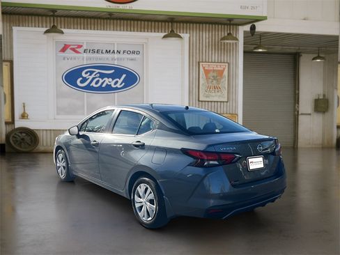 Used 2022 Nissan Versa S image 4