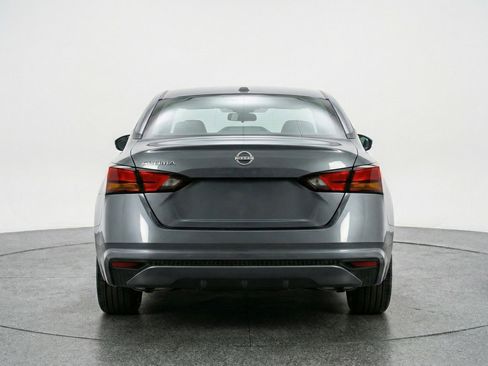 Used 2025 Nissan Altima 2.5 SV FWD image 7