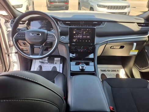 New 2025 Jeep Grand Cherokee L Altitude image 18