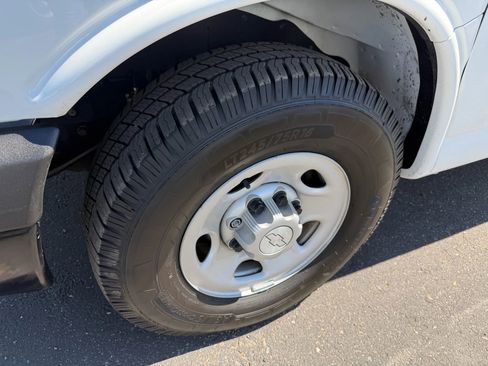 Used 2016 Chevrolet Express 2500 image 10