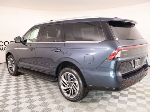 New 2026 Lincoln Navigator Premiere AWD/4WD image 23