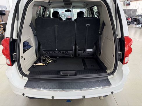 Used 2018 Dodge Grand Caravan SE FWD image 9