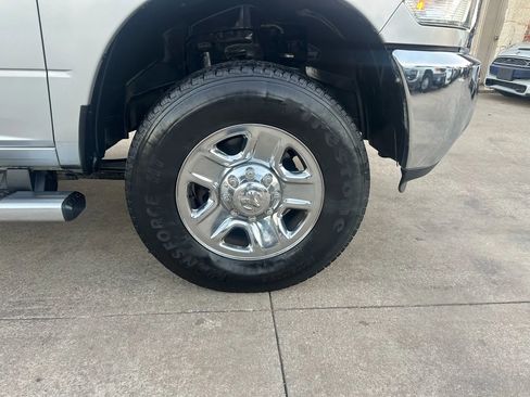 Used 2018 RAM 2500 Tradesman w/ Chrome Appearance Group image 9