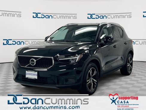 Used 2023 Volvo XC40 B5 Core AWD/4WD image 1