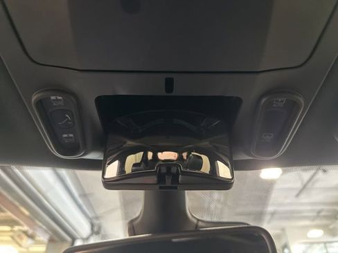 Used 2026 Chrysler Pacifica Limited FWD image 34