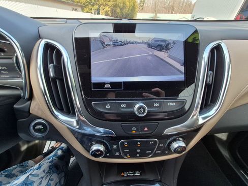 Used 2023 Chevrolet Equinox Premier image 13