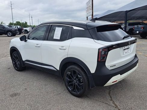 Used 2025 Nissan Kicks SR image 12