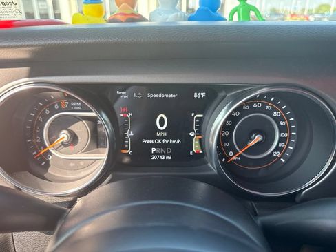Used 2023 Jeep Gladiator Sport AWD/4WD image 9