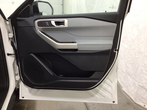 Used 2023 Ford Explorer XLT w/ Equipment Group 202A AWD/4WD image 39