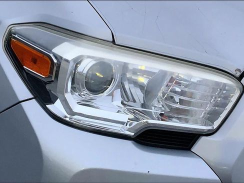 Used 2019 Toyota Tacoma SR5 RWD image 24