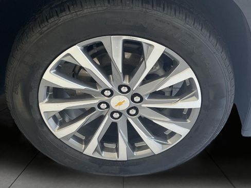 Used 2023 Chevrolet Traverse Premier AWD/4WD image 33