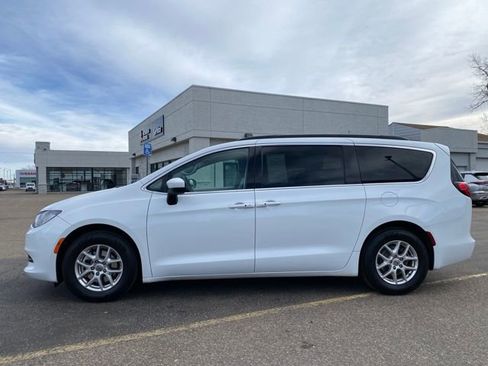 Used 2021 Chrysler Voyager Lxi image 2