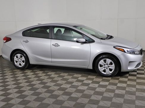 Used 2018 Kia Forte LX w/ LX Popular Package image 11