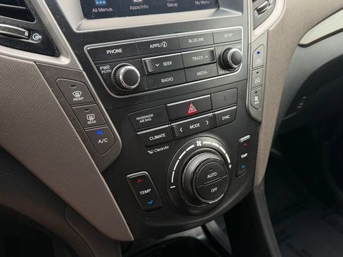 Used 2017 Hyundai Santa Fe SE FWD image 21