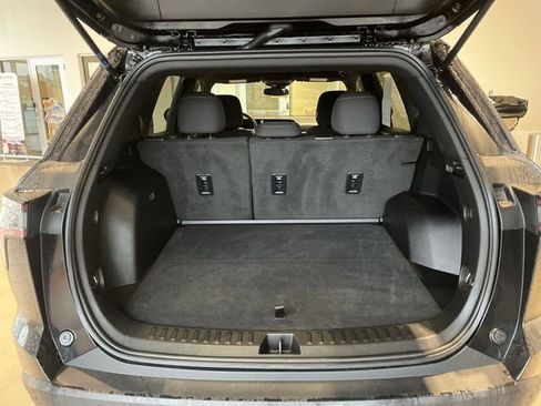 Used 2025 Chevrolet Equinox LT FWD image 33