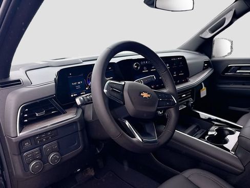 New 2026 Chevrolet Suburban LT image 10