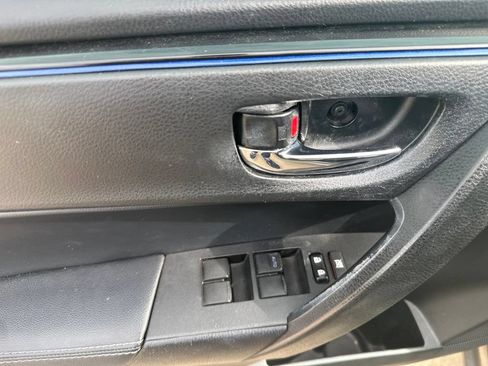 Used 2018 Toyota Corolla SE w/ SE Premium Package FWD image 8