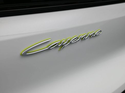 Certified 2026 Porsche Cayenne E-Hybrid AWD/4WD image 8