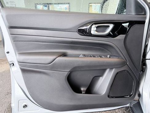 New 2026 Jeep Compass Latitude image 25