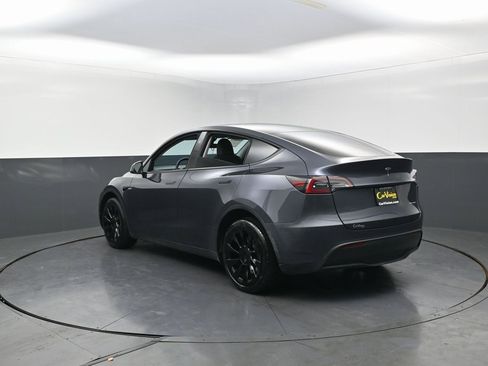 Used 2023 Tesla Model Y Long Range image 3