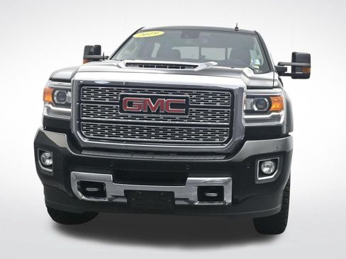 Used 2019 GMC Sierra 2500 Denali w/ Duramax Plus Package AWD/4WD image 2
