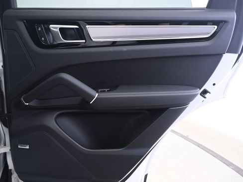 Certified 2023 Porsche Cayenne AWD/4WD image 16