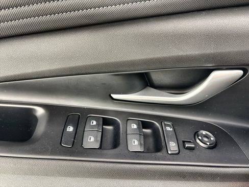 Certified 2025 Hyundai Elantra SEL FWD image 15