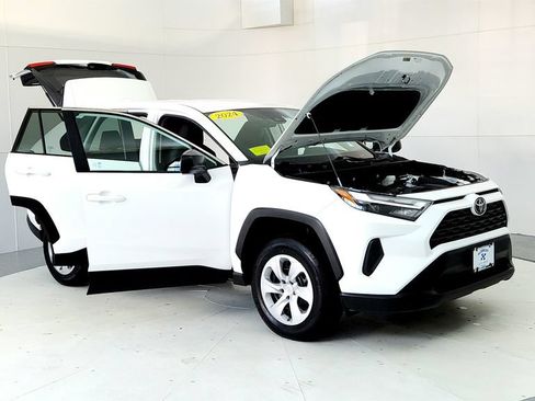 Used 2024 Toyota RAV4 LE AWD/4WD image 12