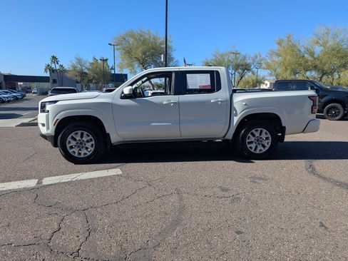 Used 2023 Nissan Frontier SV image 5