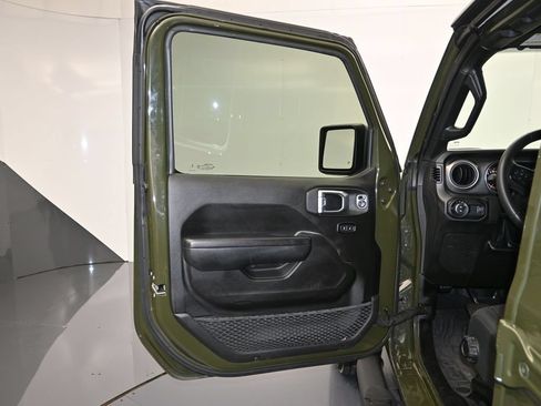 Used 2023 Jeep Gladiator Sport AWD/4WD image 10