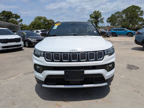 Used 2025 Jeep Compass Limited AWD/4WD image 3