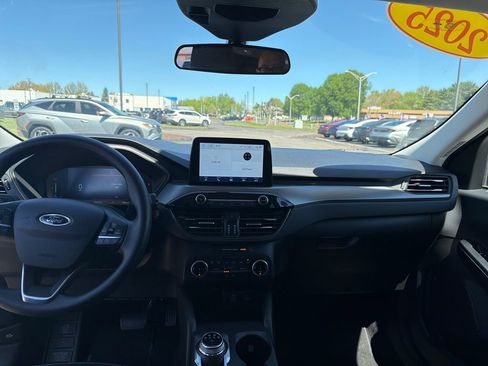 Used 2025 Ford Escape Active AWD/4WD image 14