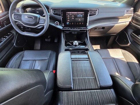 Used 2024 Jeep Wagoneer L Series II w/ Flexible Seating Group AWD/4WD image 7