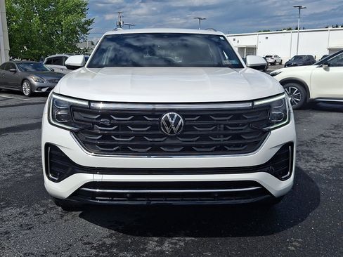 Used 2024 Volkswagen Atlas Cross Sport SEL R-Line AWD/4WD image 2