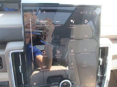 New 2026 GMC Yukon Denali w/ Sun & Power Step Package AWD/4WD image 18