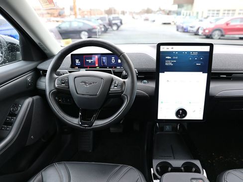 Used 2022 Ford Mustang Mach-E Premium image 15