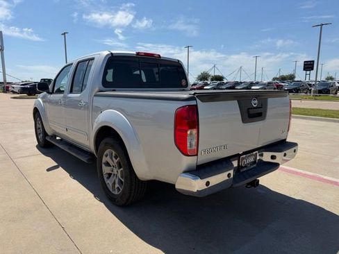 Used 2019 Nissan Frontier SL RWD image 6
