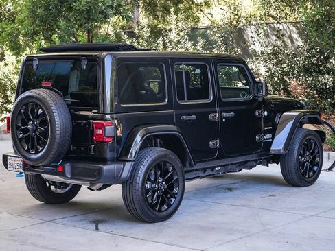 Used 2024 Jeep Wrangler Unlimited Sahara w/ Safety Group AWD/4WD image 6