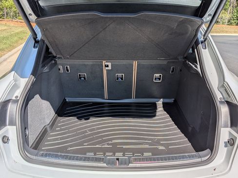 Certified 2025 Porsche Macan AWD/4WD image 26