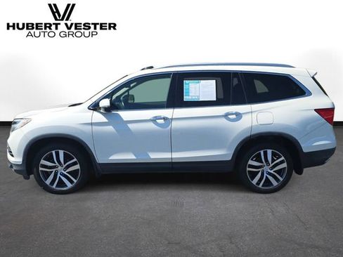 Used 2017 Honda Pilot Touring image 1