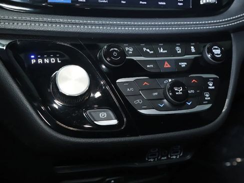 Used 2023 Chrysler Pacifica Touring-L w/ Uconnect Theater Family Group AWD/4WD image 27