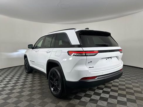 New 2026 Jeep Grand Cherokee Laredo image 4