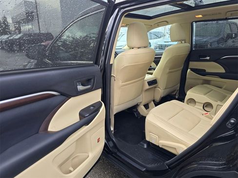 Used 2015 Toyota Highlander Limited Platinum image 15